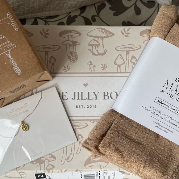 Bluum Maison for Jilly Box, Napkins & Table Runner, New - Picture 2 of 3